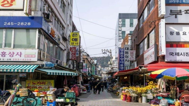 Busan: Jagalchi Market & Gamcheon village Walking Tour - Starting Point and First Stop: Gamcheon Culture Village