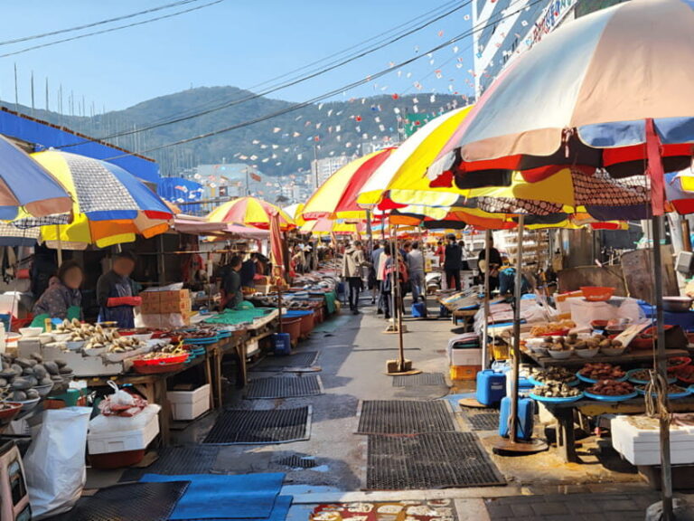 Busan: Sightseeing Tour for Cruise Passengers - Typical Day Breakdown