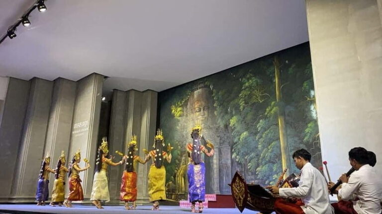 Cambodia: Absolute Traditional Dance Show with Buffet Dinner - What Past Visitors Say