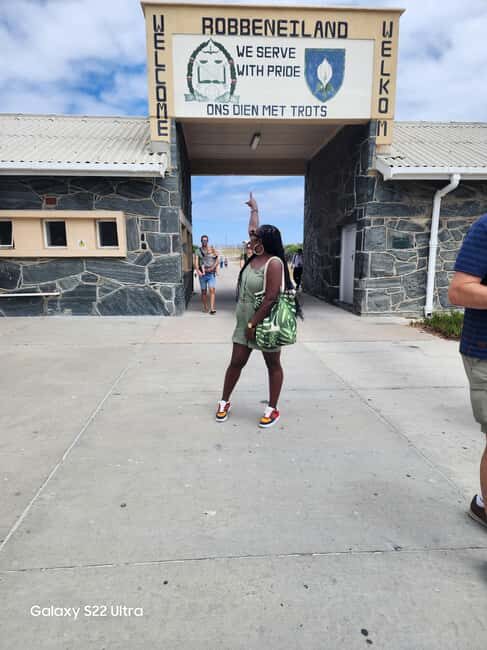 Cape Town: Robben Island, Bo-Kaap, and Diamond Factory Tour - Transportation and Group Size