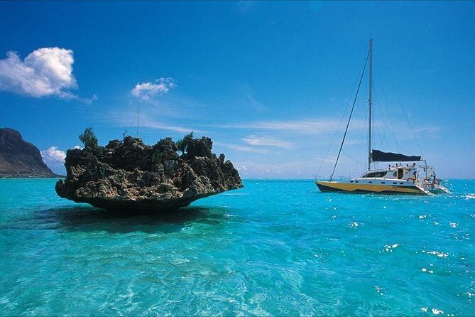Catamaran Cruise to Ile Aux Bénitiers: Dolphin watch, Crystal Rock & Transfer - Who Will Love This Tour?