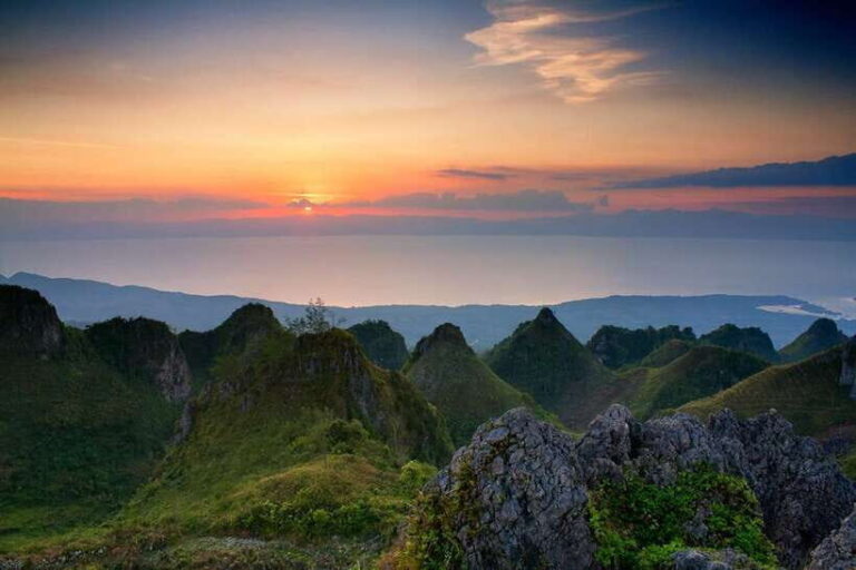 Cebu: Osmeña Peak and Kawasan Falls Canyoneering Day Trip - Detailed Breakdown of the Itinerary