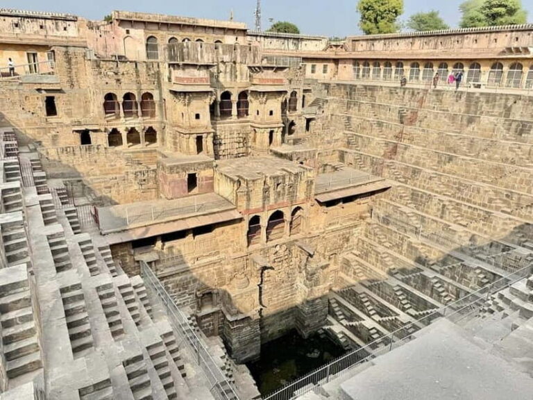 Chand Baori Stepwell tour with english speaking guide - Discovering Chand Baori: An Architectural Marvel