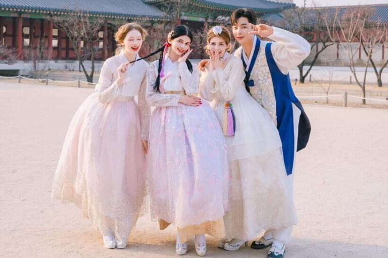 Changdeokgung Hanbok Experience at hanboknam - The Experience of Wearing a Hanbok