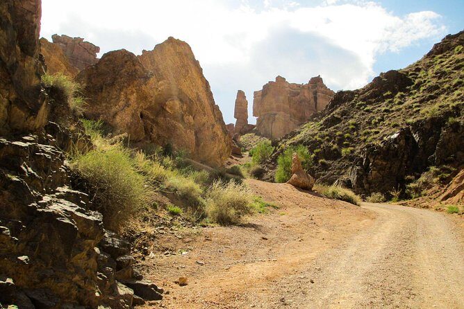 Charyn Canyon - a Place where time stood still... - Exploring Charyn National Park: The Heart of the Experience
