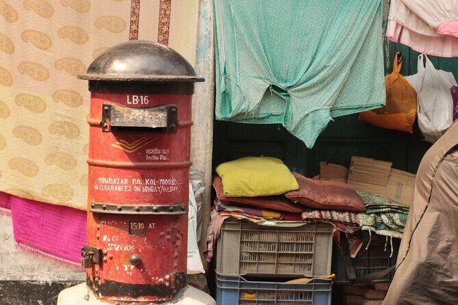 Chasing The Sun Experience Kolkata's Culture - Navigating Central Kolkata’s Market Maze