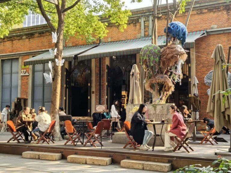 Chengdu: Flea Market, Fashion District, and Dinner Tour - Deep Dive Into the Itinerary