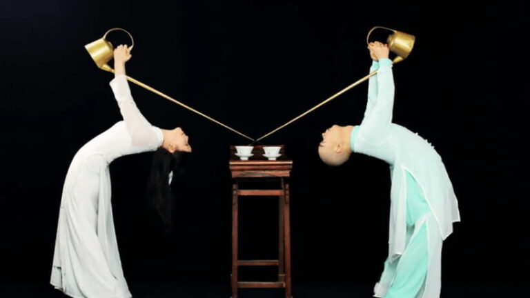 Chengdu: Liyuan Theater Sichuan Opera Face-Changing Show - A Closer Look at the Experience