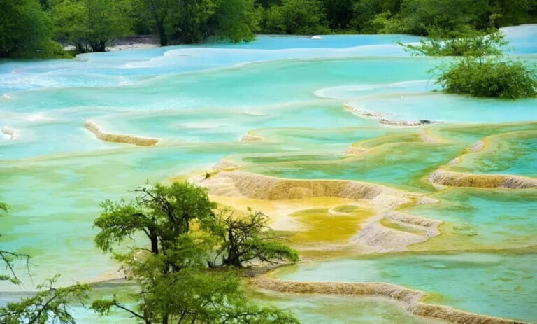 Chengdu: private 2-Day Huanglong Jiuzhaigou tour by train - What Makes This Tour Stand Out