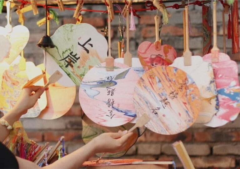 Chengdu : Vintage Tram, DIY Lacquer Fans & Museums - Analyzing the Value and Practicalities