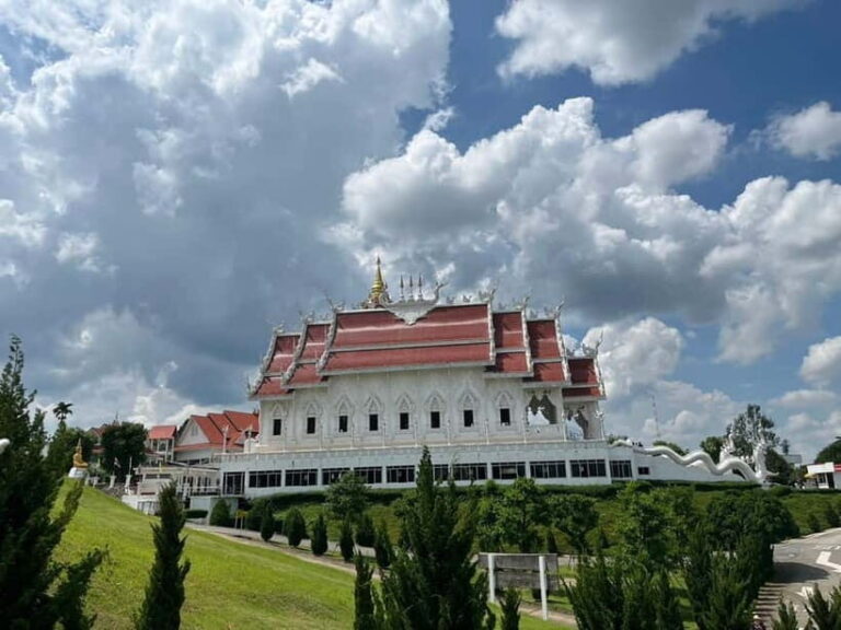 Chiang Mai: Chiang Rai Red, White, and Blue Temples day tour - What Travelers Are Saying