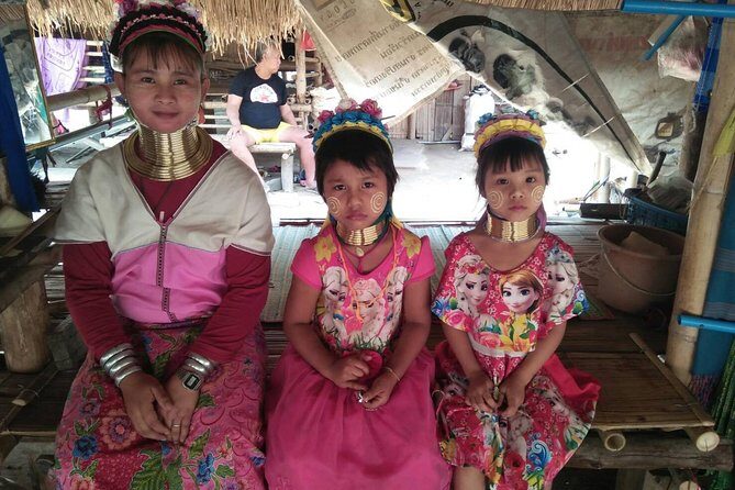 Chiang Mai-Chiang Rai:White-Black-Blue Temple-Golden Triangle-Keren-Boat Trip - Transportation & Group Dynamics