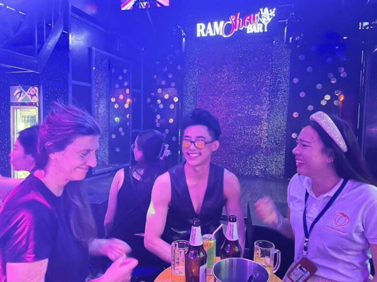 Chiang Mai: Ladyboy Cabaret Show with Dinner and Drinks - Key Points