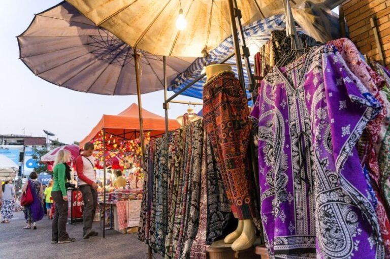 Chiang Mai Street Food Adventure with Locals - Exploring Chiang Mai Gate Market: Where Flavor Begins
