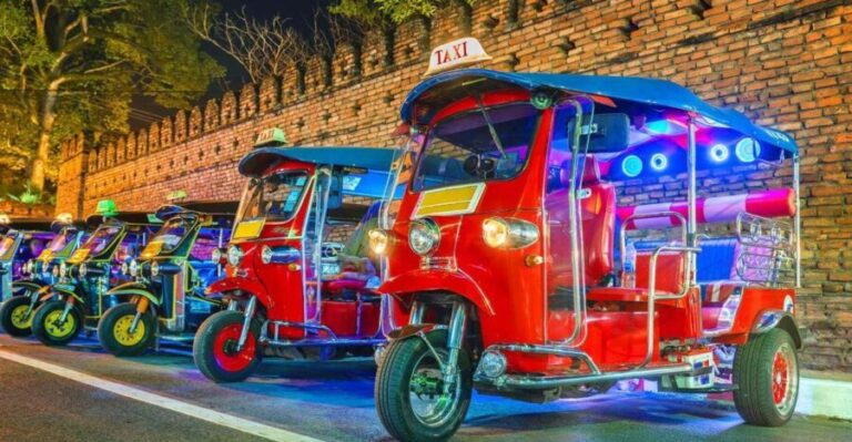 Chiang Mai: Temples and Street Food Night Tour by Tuk Tuk - Who Is This Tour Best For?