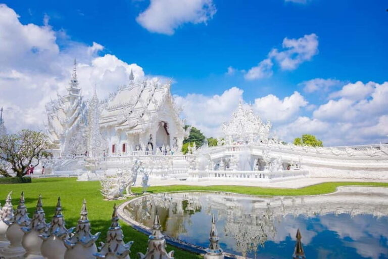 Chiang Mai: White, Black & Blue Temples Day Tour with Lunch - Who Should Book This Tour?
