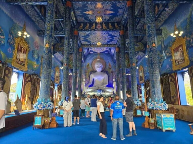 Chiangrai Full day: Popular 7 Locations with Thai buffet - Exploring the Temples: White and Blue Temples