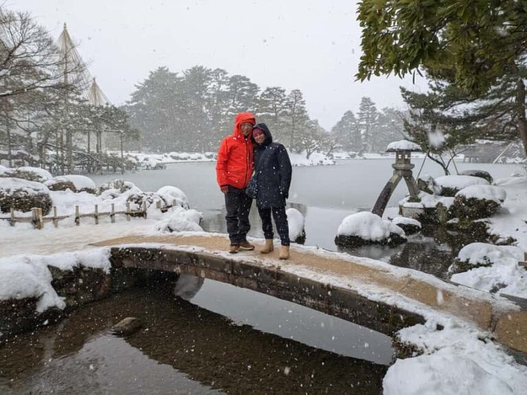Colors of Kanazawa: City Tour with Kenrokuen and Kaga Yuzen - Key Points