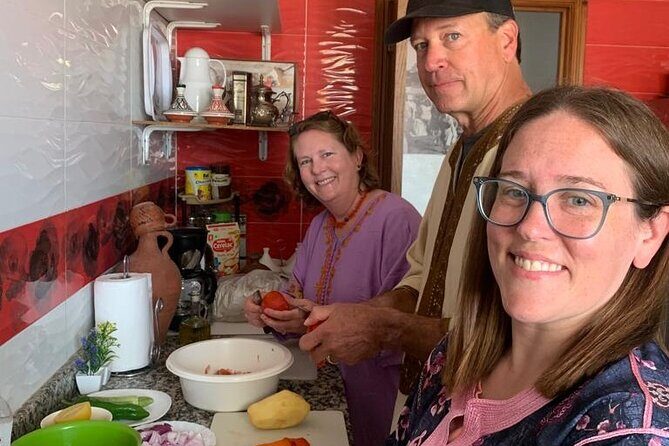 Cooking and eating with a local family - A Deep Dive into the Experience