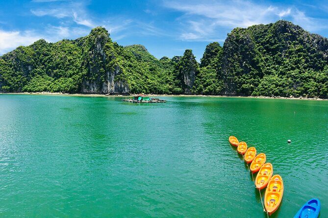 Cruise and kayak on Lan Ha bay Ha Long bay with local experts - The Experience of the Guides and the Group