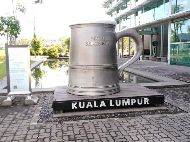 Cultural Malaysia: Batu Caves, Batik and Pewter Luxury Tour - Immersive Visits to Batik Workshops
