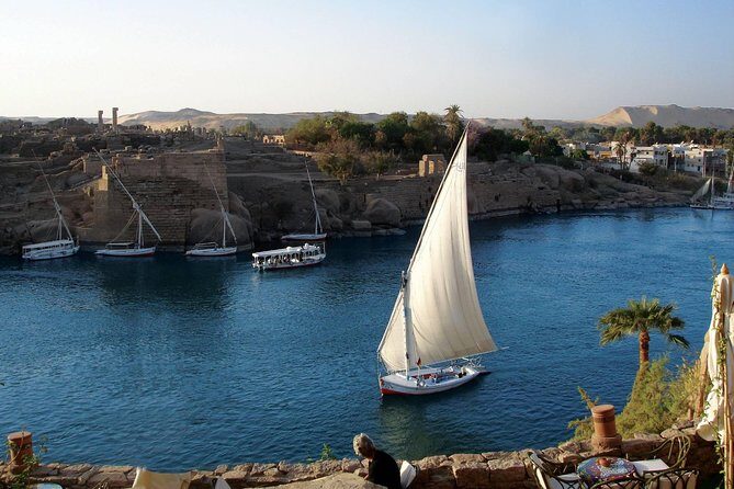 Custom tour to Giza pyramids and felucca ride on the Nile - Exploring the Giza Pyramids: A Walk Through Ancient Egypt