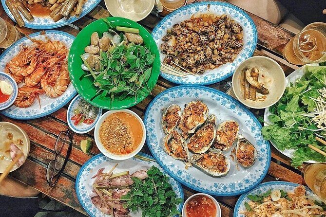 Da Nang By Night: Seafood dinner, night market and cruise trip - Transportation and Group Size