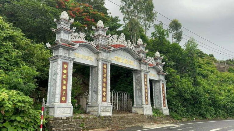 Da Nang City Sightseeing Private Tour With Tien Sa Live Show - A Closer Look at the Day: What to Expect from Each Stop