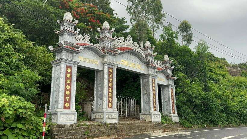 Da Nang City Sightseeing Private Tour With Tien Sa Live Show - A Closer Look at the Day: What to Expect from Each Stop