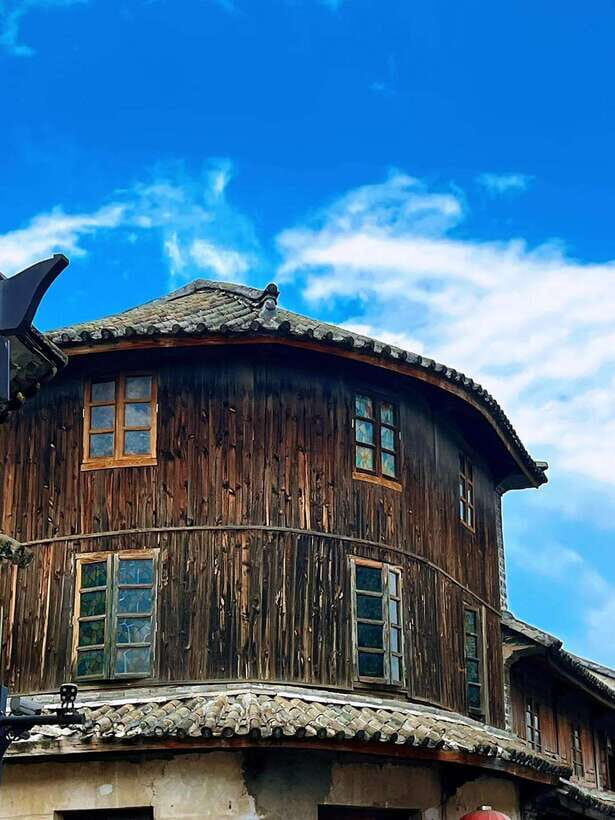 Dali: Xizhou Ancient Town and Dali Ancient City Tour - Scenic Walks and Rice Field Views