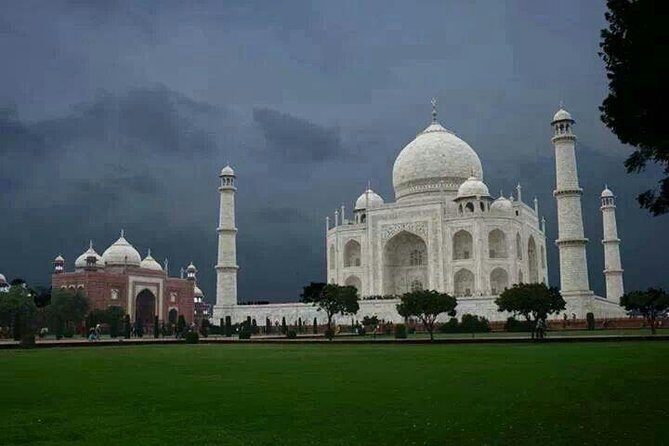 Day Trip to The Taj Mahal and Agra from Delhi by Train - Exploring Agra Fort