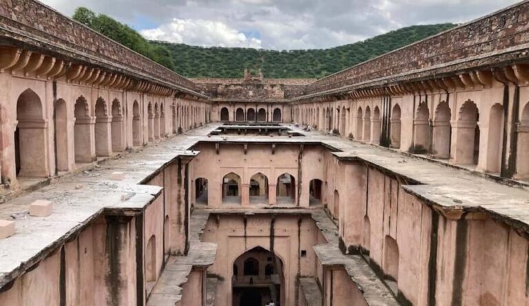Delhi: 15th Century Neemrana Fort - Car, Guide, Lunch - Is it Worth the Price?