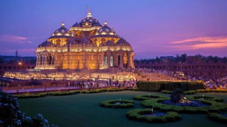 Delhi: Akshardham Temple Guided Tour with Light & Water Show - Analyzing the Value