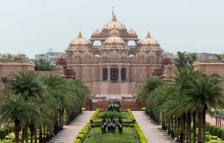 Delhi: Akshardham Temple Guided Walking Tour with a Local - What the Guided Tour Offers