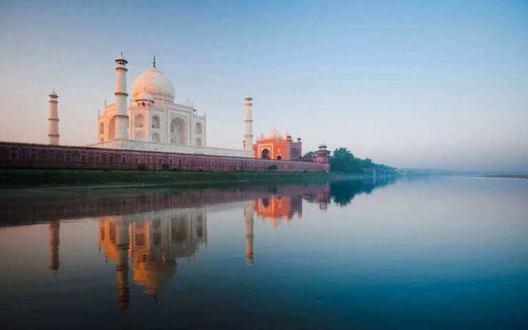 Delhi: All Inclusive Taj Mahal Agra Tour with Fatehpur Sikri - Authentic Mughlai Lunch