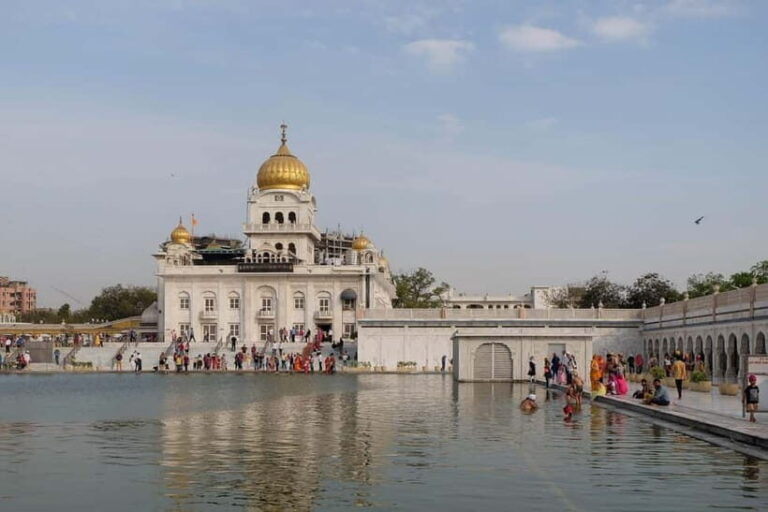 Delhi: Gurudwara Bangla Sahib Tour with Langar Meal - What to Expect During Your Visit