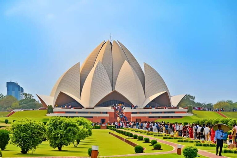 Delhi: Old & New Delhi Private Guided Full or Half-Day Tour - Exploring New Delhi: Modern Marvels and Iconic Structures