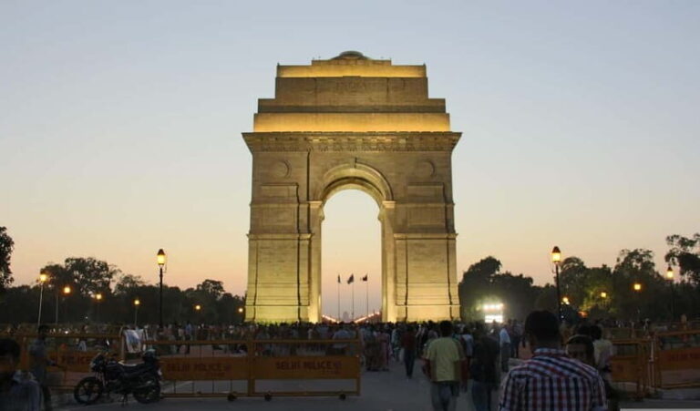 Delhi: Private Old & New Delhi Tour Full or Half Day - Lunch and Transition to New Delhi