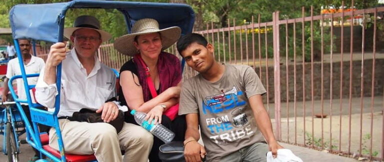 Delhi: Private Shopping Tour by Car With Rickshaw Ride - Who Should Take This Tour?