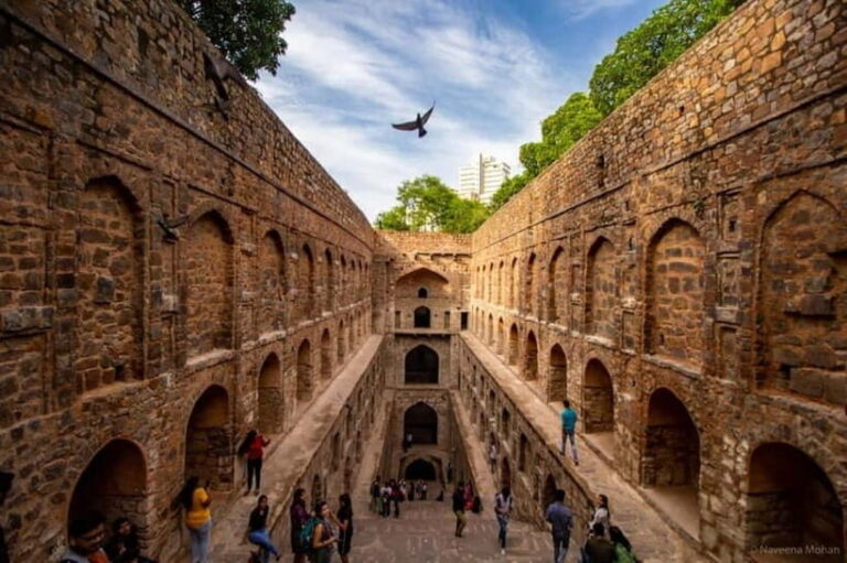 Delhi: Private Tour of Old and New Delhi with Hotel Pickup - Detailed Breakdown of the Itinerary