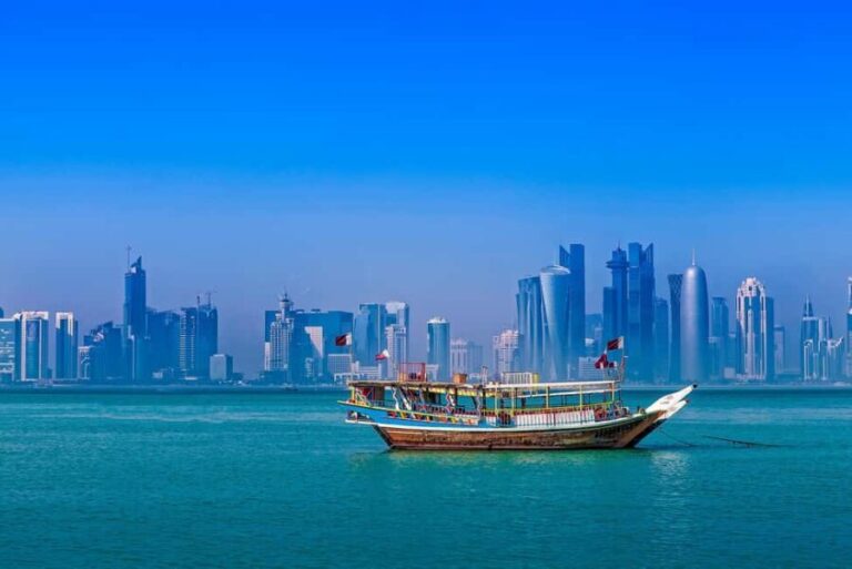 Doha: Doha Stopover 4-Hour Highlights Tour" - The Iconic Doha Corniche
