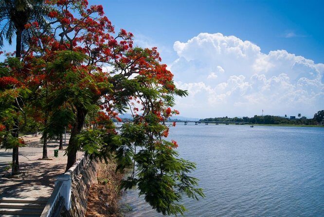 Dong Hoi to Hue Private Car Transfer With Sightseeing Stops - Key Points