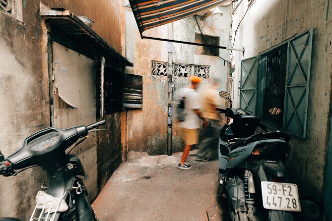 Early Riser Walk: Grandma Noodles, Cafe, Exotic Fruits & History - Practical Details: What to Expect