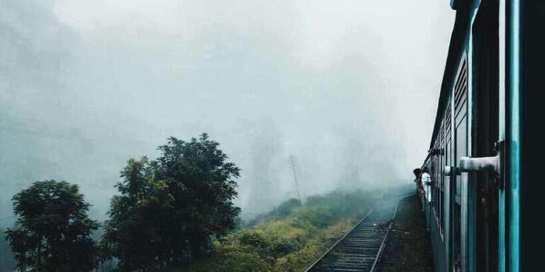 Ella Train Experience with Dip & Dine at Ravana Pool Club - The Experience: What You Can Expect
