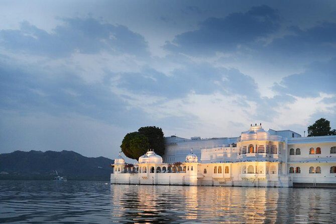 Exclusive 1-day Udaipur Tour with High End SUV Car. - An in-depth look at this Udaipur experience