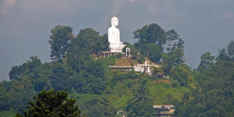 Exclusive : Kandy City Tour by car - Lunch Break and Additional Attractions