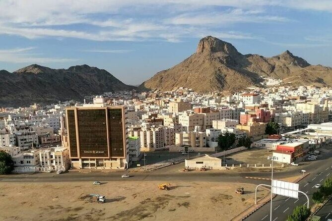 Experience the life of the Prophet in Makkah - Albaya Mosque: A Historical Landmark