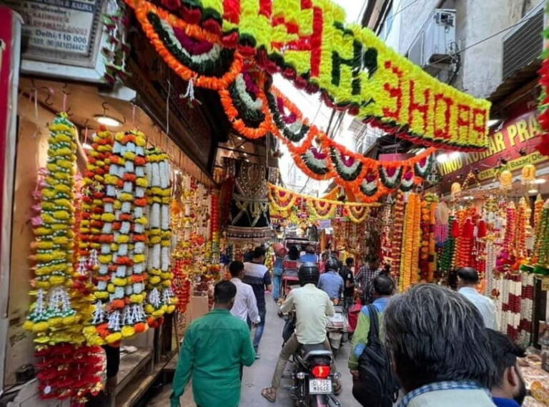 Explore Chandni Chowk: Old Delhi Private Tuk Tuk & Food Tour - Authentic Guides Make All the Difference