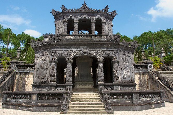 Explore Hues 3 Royal Tombs & Iconic Pagoda with an (ES) driver. - How the Tour Works in Practice