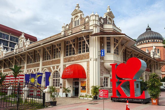 Explore the Wonders of Kuala Lumpur with Petronas Twin Towers - Who Will Love This Tour?